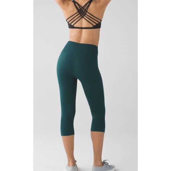 LULULEMON ATHLETICA Flow & Go Crop in Deep Green Size 4 - Picture 2 of 6